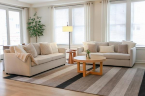Sojourns Modern Sanctuary 2 BR Sleeps 6 Pool View